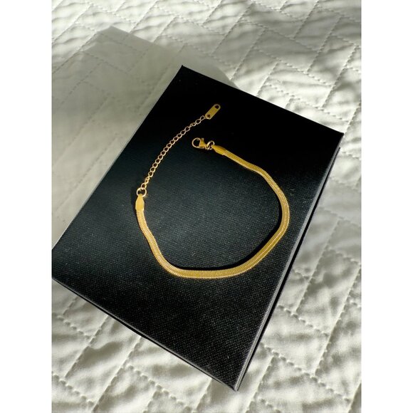 Gold Plated Snake Chain Herringbone Bracelet With Lobster Clasp New in a Box - Picture 5 of 15